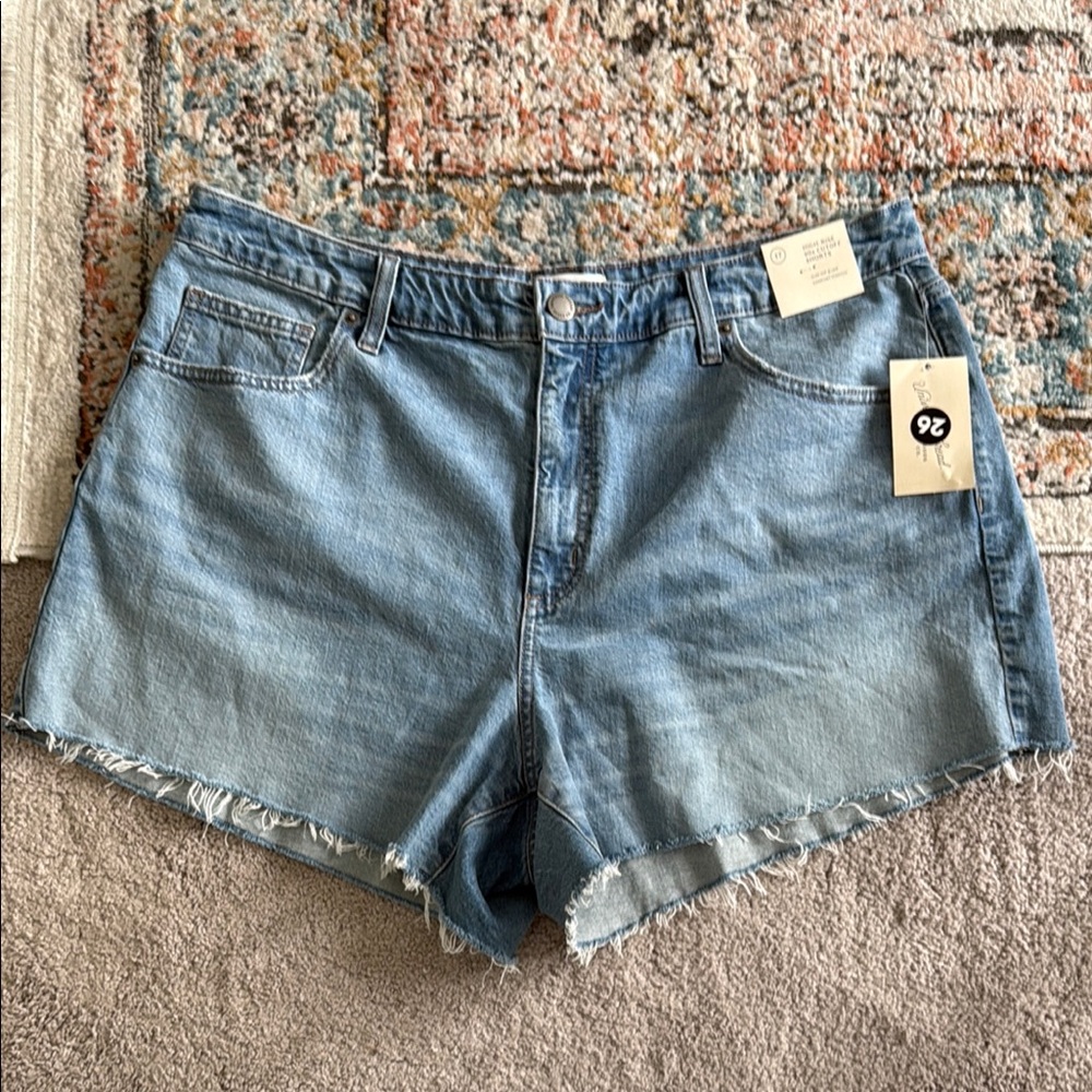 NEW- Universal Thread High Rise 90’s Cutoff Shorts in Medium Wash